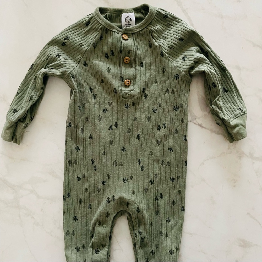 🎁 Gerber Green Cotton Blend Onesie Jumpsuit with Tree Print